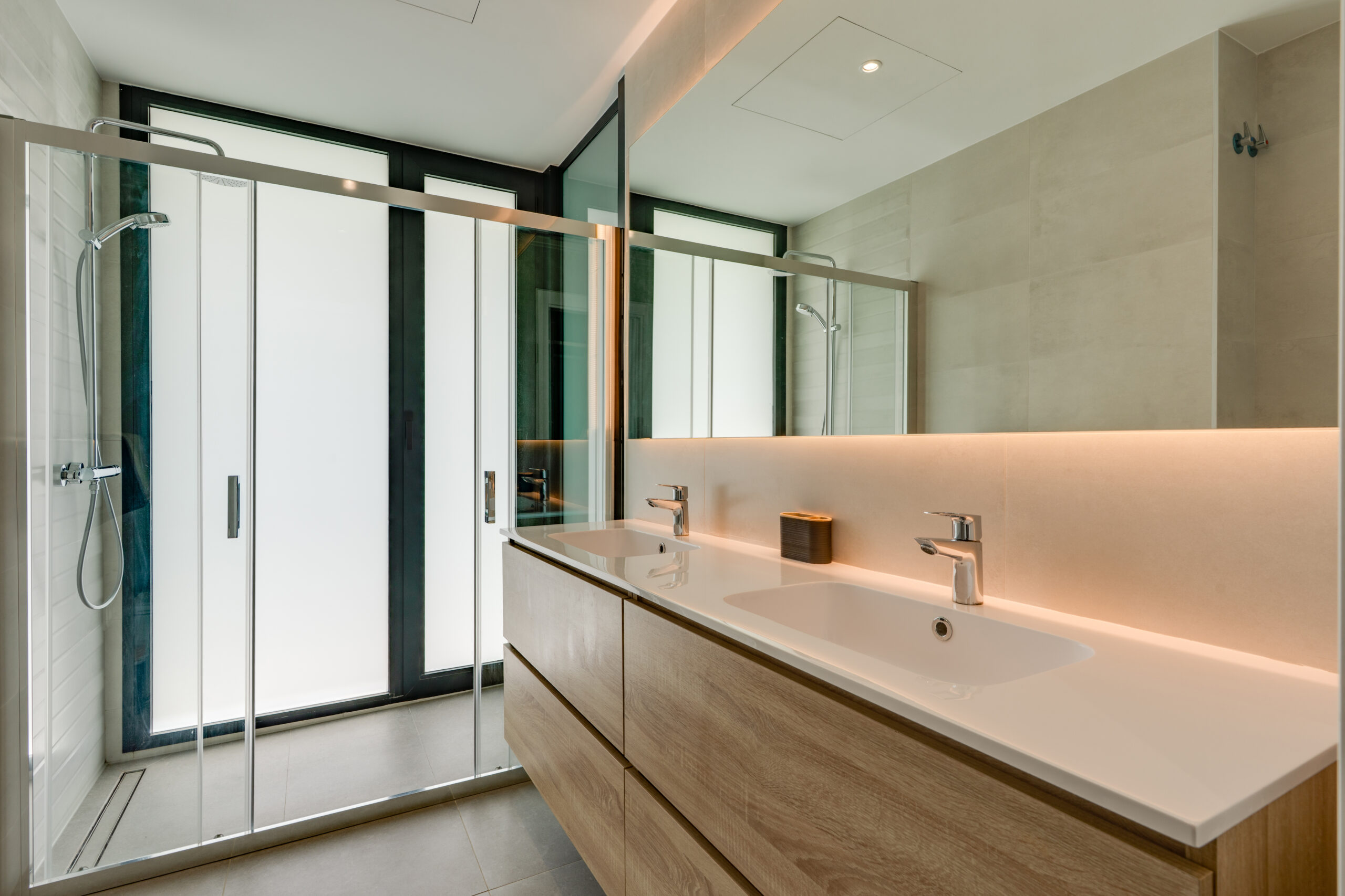 Bathroom double vanity, Villa Castaño